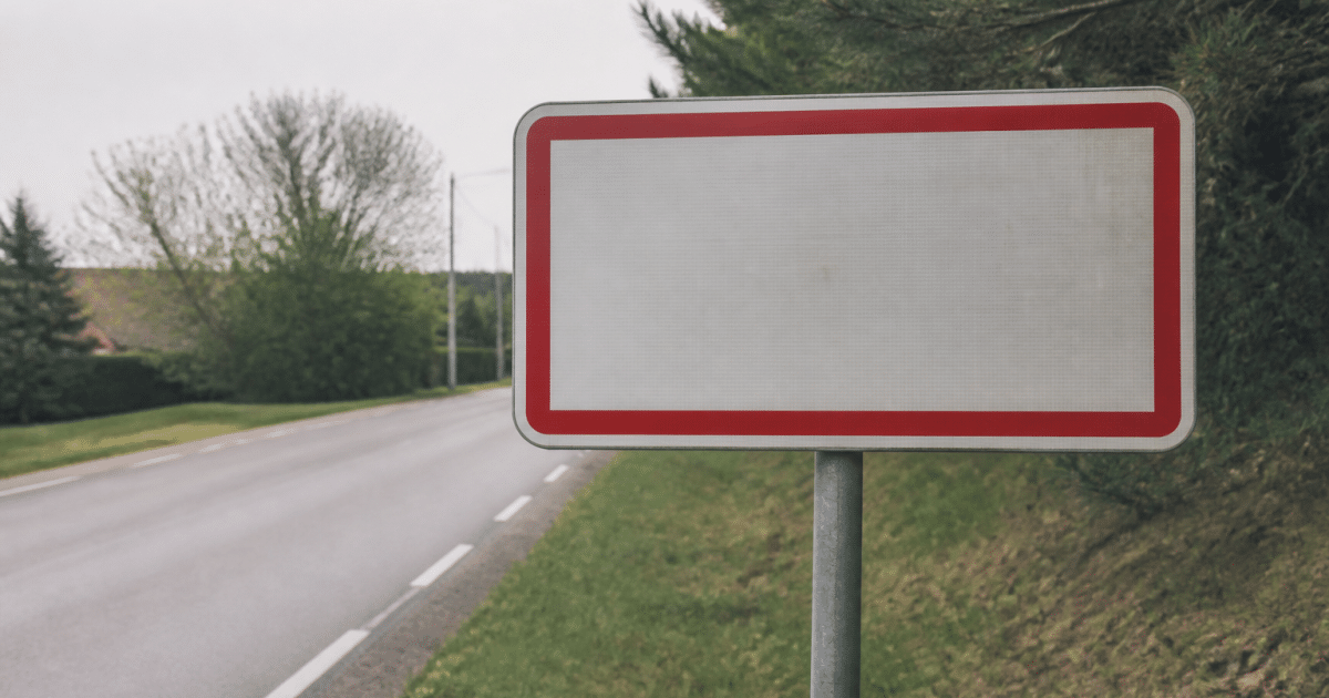 Panneau entree ville affichant population habitants chiffres