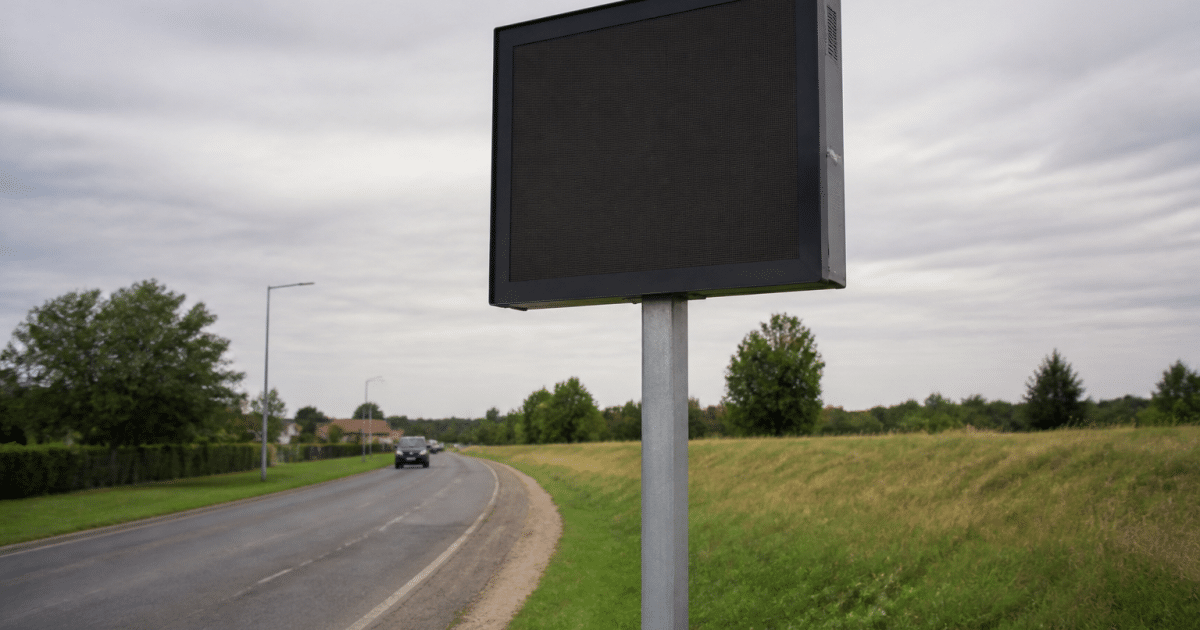 Panneau indicateur affichant population Vesoul ville francaise